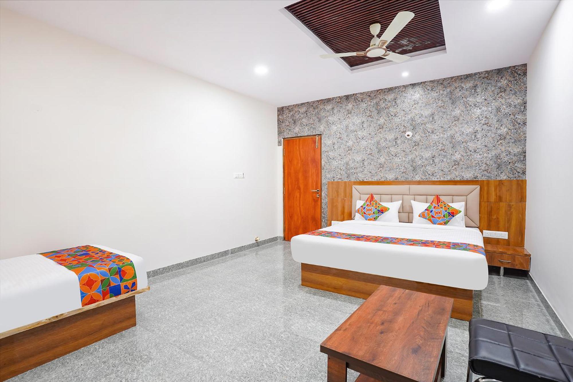 Fabhotel Platinum Palace - Nr Magadi Main Road Бенґалуру Екстер'єр фото