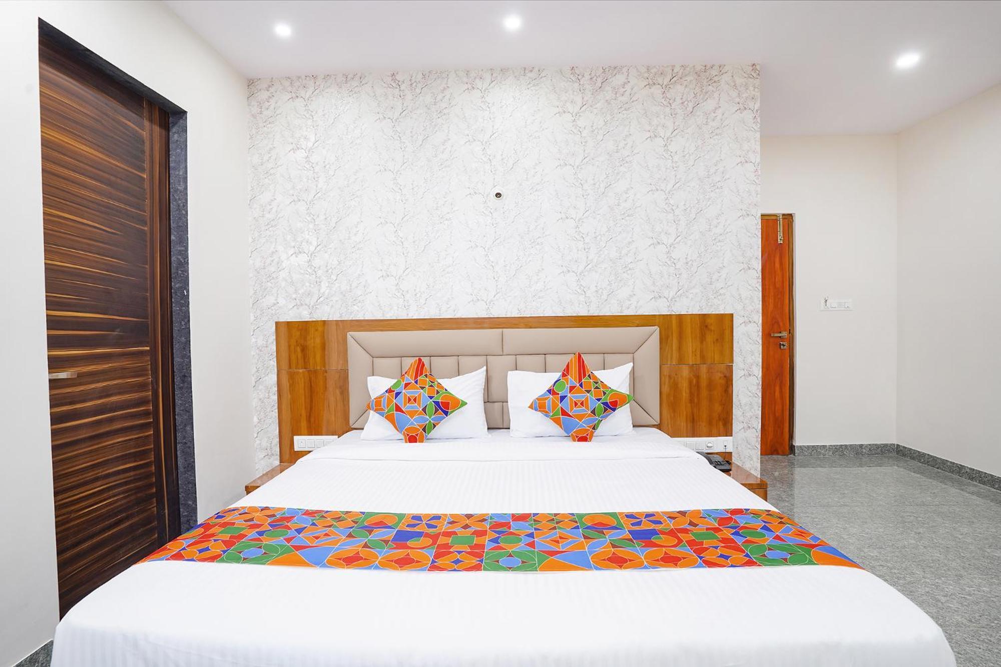 Fabhotel Platinum Palace - Nr Magadi Main Road Бенґалуру Екстер'єр фото
