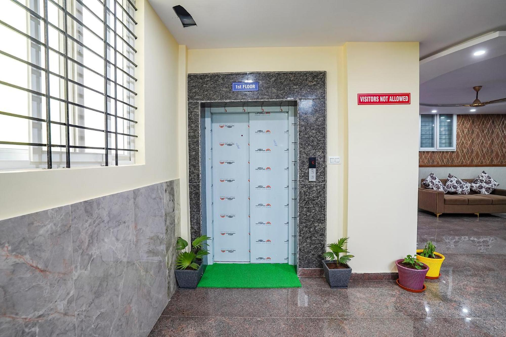 Fabhotel Platinum Palace - Nr Magadi Main Road Бенґалуру Екстер'єр фото