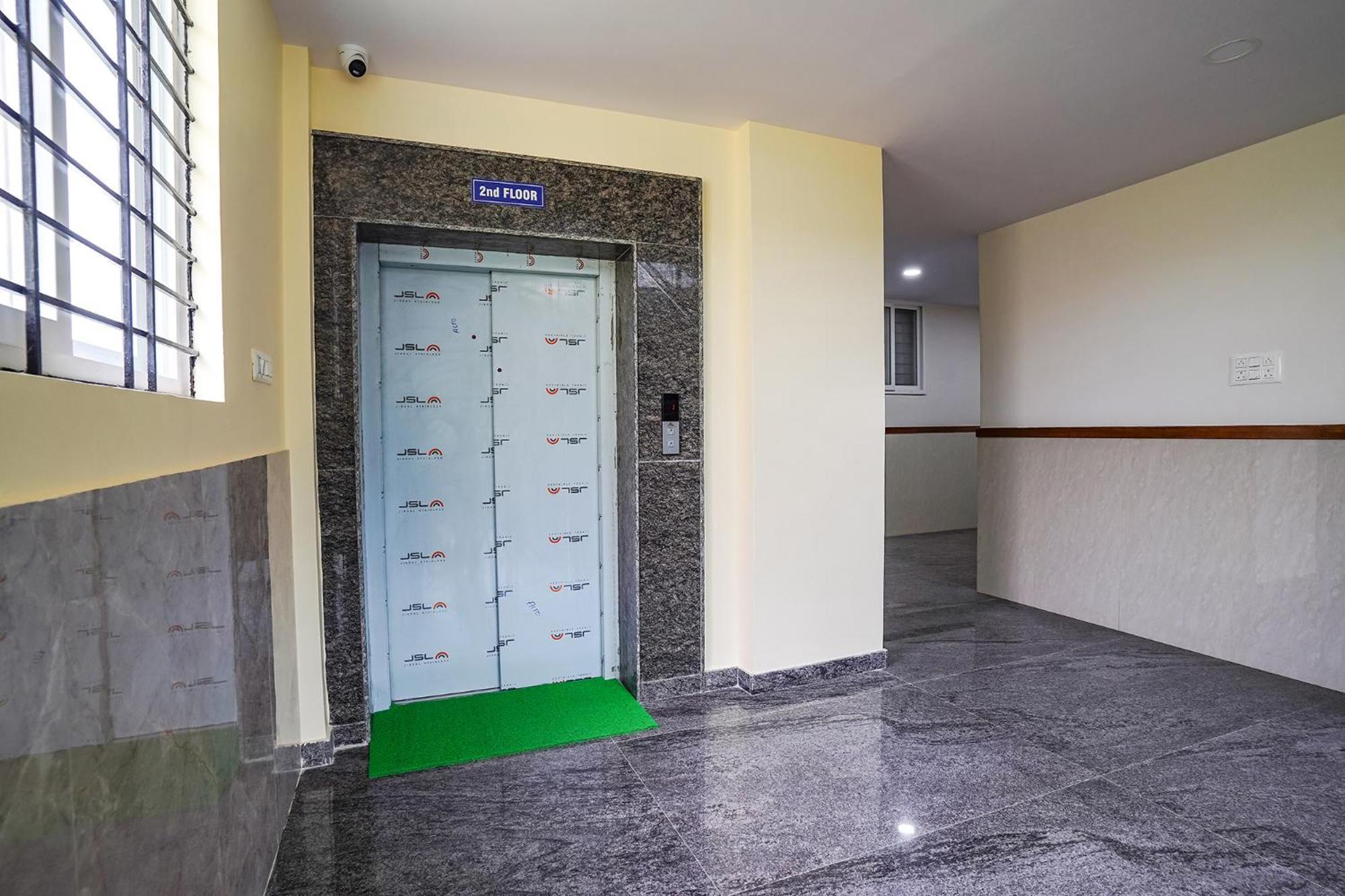 Fabhotel Platinum Palace - Nr Magadi Main Road Бенґалуру Екстер'єр фото